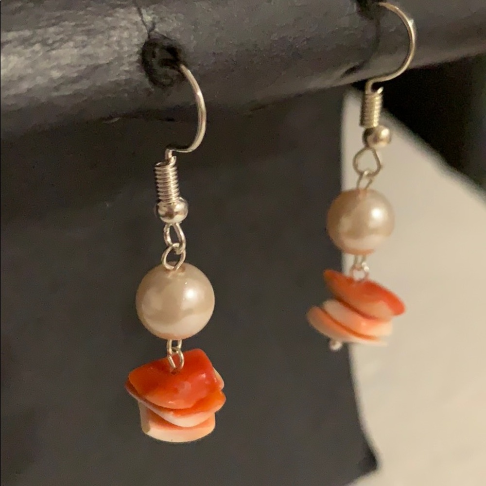 NWT Glass pearl & coral shell earring - Picture 2 of 3